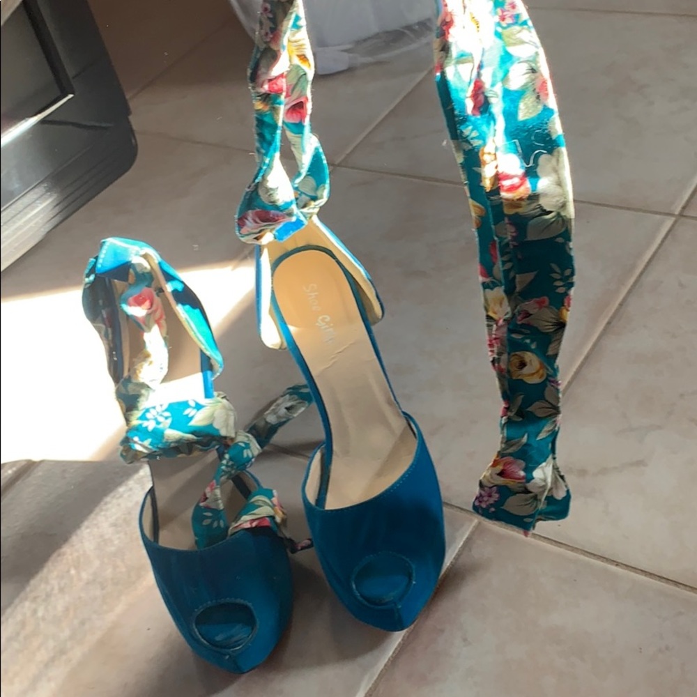Beautiful ankle wrap PUMPS - Picture 5 of 5